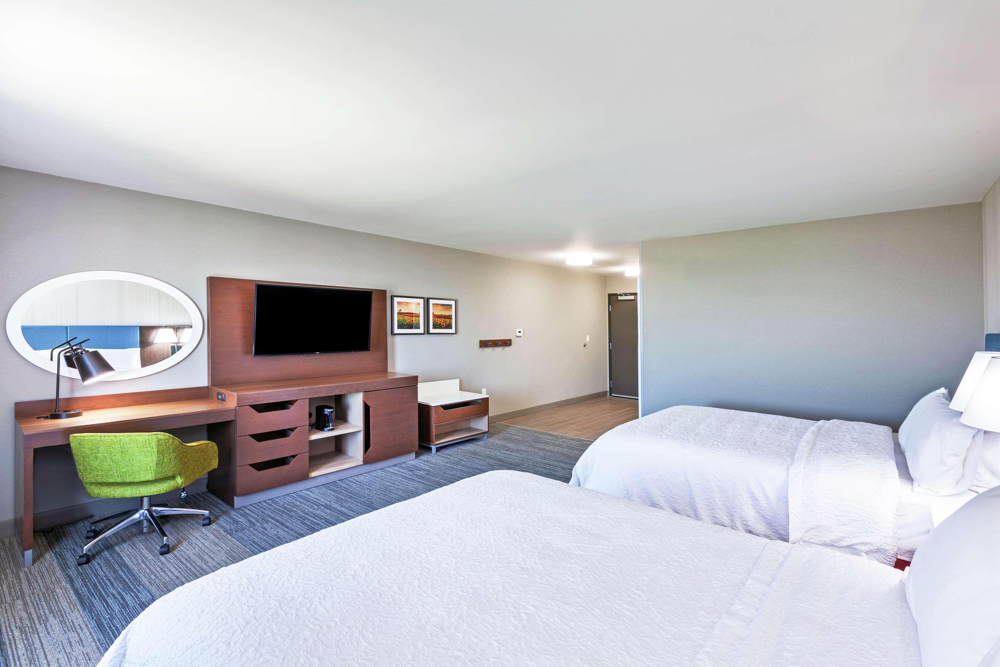Hampton Inn Gardner Bagian luar foto