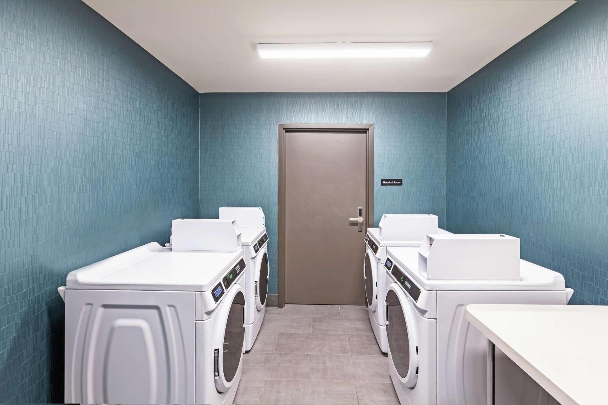 Hampton Inn Gardner Bagian luar foto